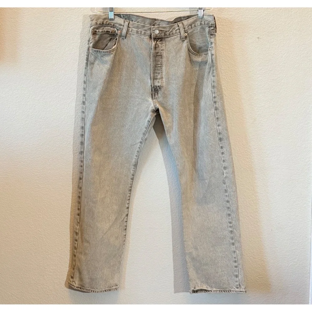 Levis 501 Original Fit Button Fly Jeans Mens 38x30 Light Gray Wash 100% Cotton
